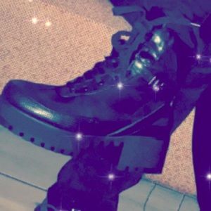 Size 6 Heeled Blck Military style boot